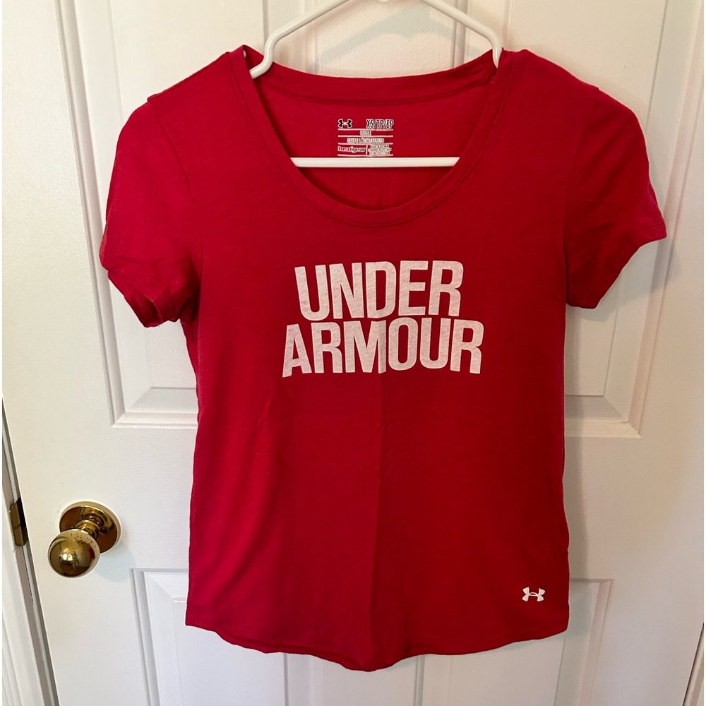 Under armour, t-shirts, used but still in good condition, size X-Small.